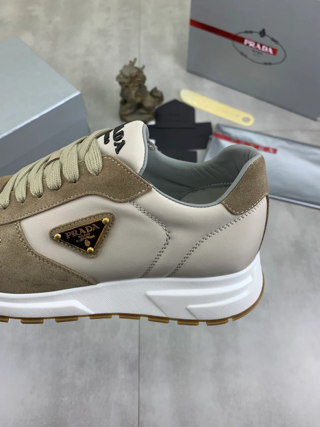 Men's shoes 💰P580💰 [New style] High version official website popular models are on the market, 🆘 The trendy brand (Prada) mainly promotes popular models, avant-garde and versatile fashionable men's shoes private version mold opening, cowhide surface splicing 1:1 replica... Fashion is simple, original imported cowhide and lining cowhide feet; the atmosphere and personality are more fashionable, eye-catching and pursuing class. It will subvert the old idea and be with you to spend time with you. A must-have for fashionistas! Must keep for yourself ! High-end comfort, high-end quality workmanship. Size: 38-45; multiple colors available.